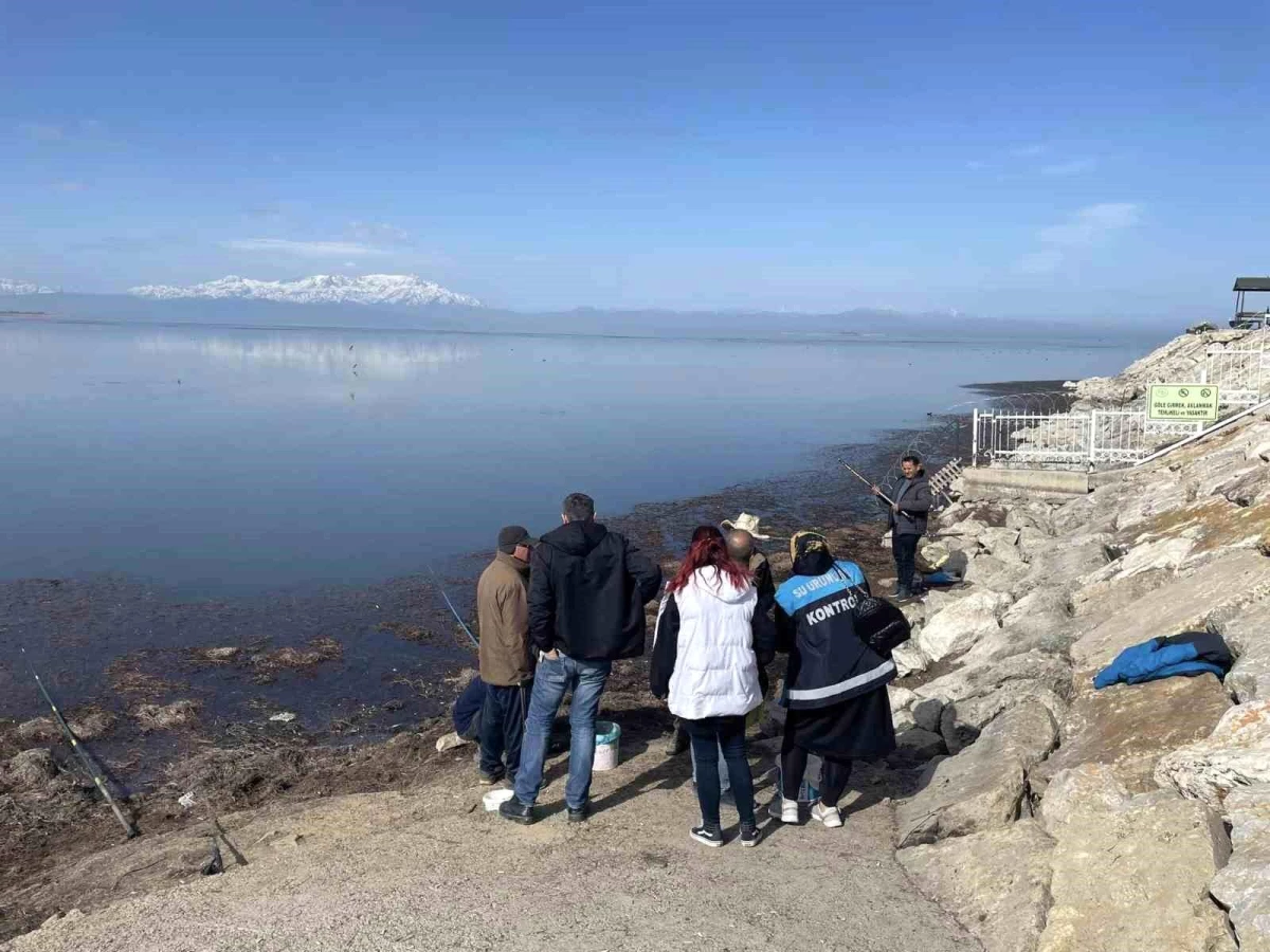 Beyşehir Gölü\'nde endemik tür olan yağ balığı avlayanlara ceza