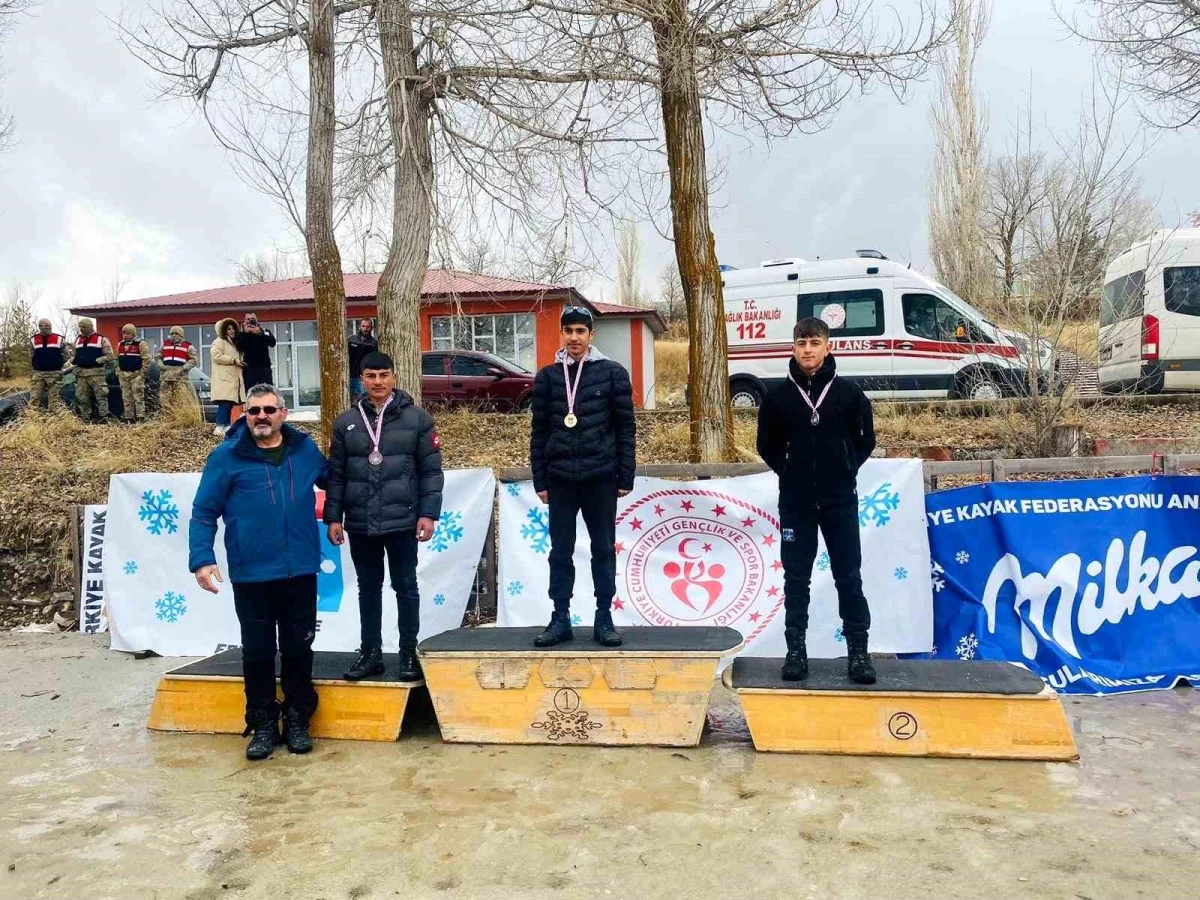 Bitlisli kayakçılar Erzurum\'daki yarışlardan başarı ile döndüler