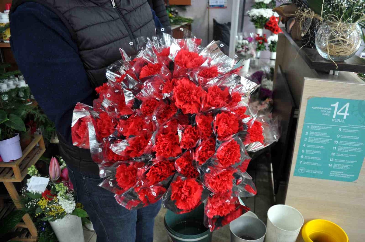 Çiçekçiler 8 Mart Dünya Kadınlar Günü\'nün buruk geçeceğini düşünüyor