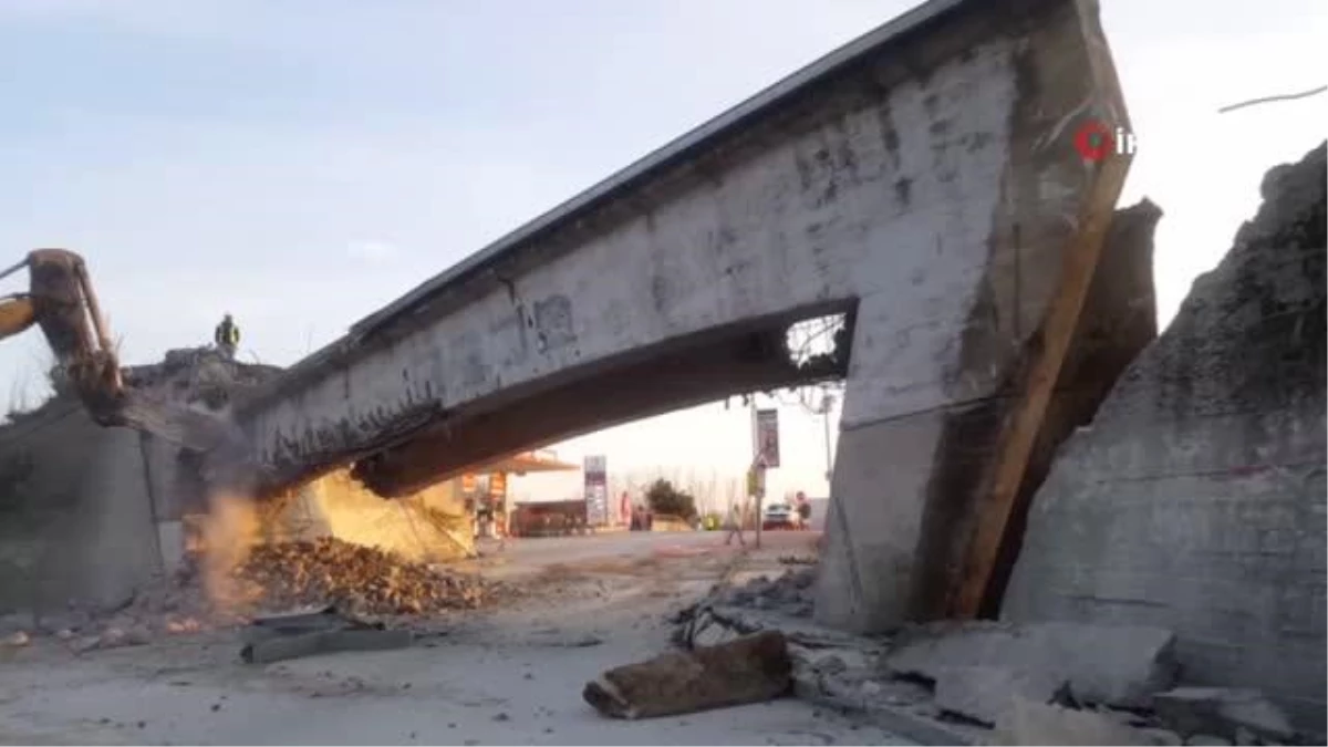 Edirne\'de asırlık tren yolu üst geçidi yıkıldı
