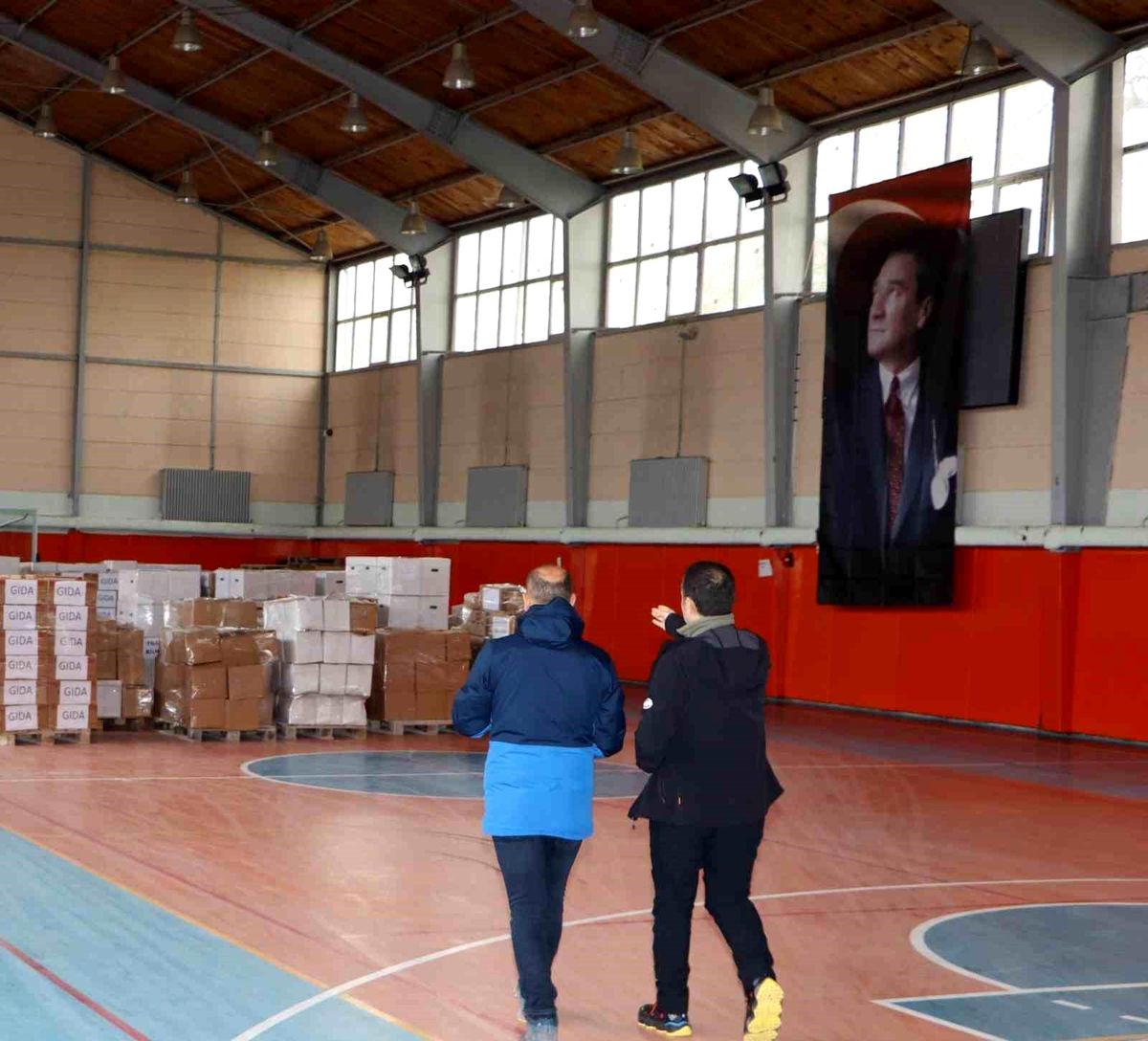 Emirdağ\'da afetzedeler için başlatılan yardım kampanyası sürüyor