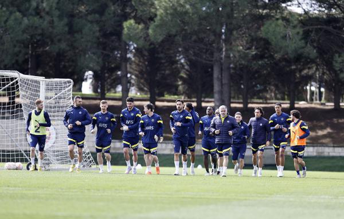 Fenerbahçe, Sevilla maçı hazırlıklarını sürdürdü
