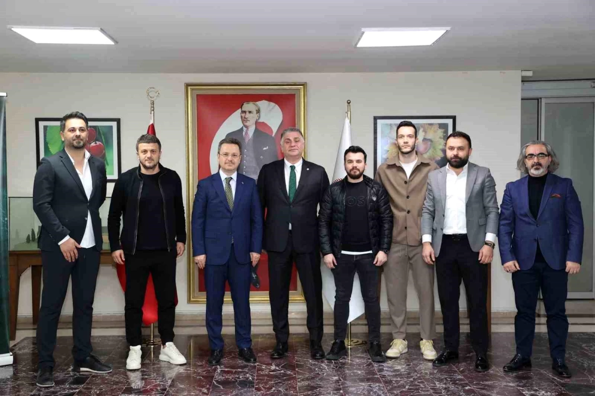 Giresunspor yönetiminden Vali Ünlü\'ye ve Başkan Şenlikoğlu\'na ziyaret