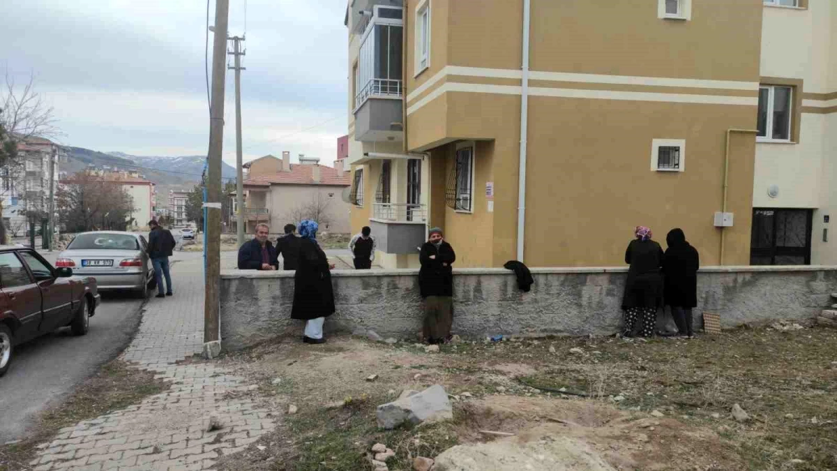 Kayseri\'deki deprem Develi\'de vatandaşı sokağa döktü