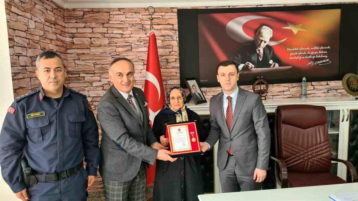 Konya\'da 78 yaşındaki kadın Türk Silahlı Kuvvetlerini Güçlendirme Vakfına ev bağışladı