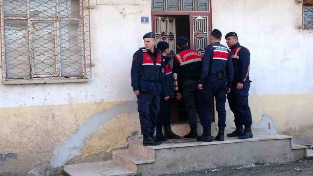 Ordu'da kadın cinayeti: Boşanma aşamasında olduğu eşini 10 yerinden bıçaklayarak öldürdü Ordu'da kadın cinayeti: Boşanma aşamasında olduğu eşini 10 yerinden bıçaklayarak öldürdü
