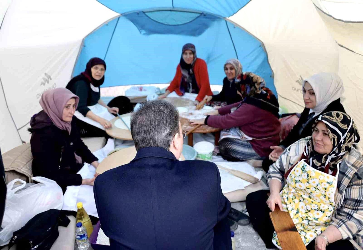 Vali Kızılkaya, depremzede öğrencilerle buluştu