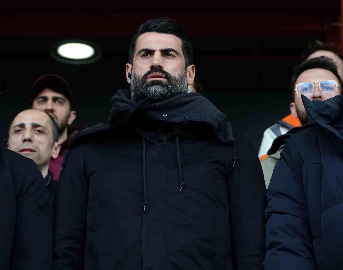 Volkan Demirel, Pendikspor-Tuzlaspor mücadelesini tribünden takip etti