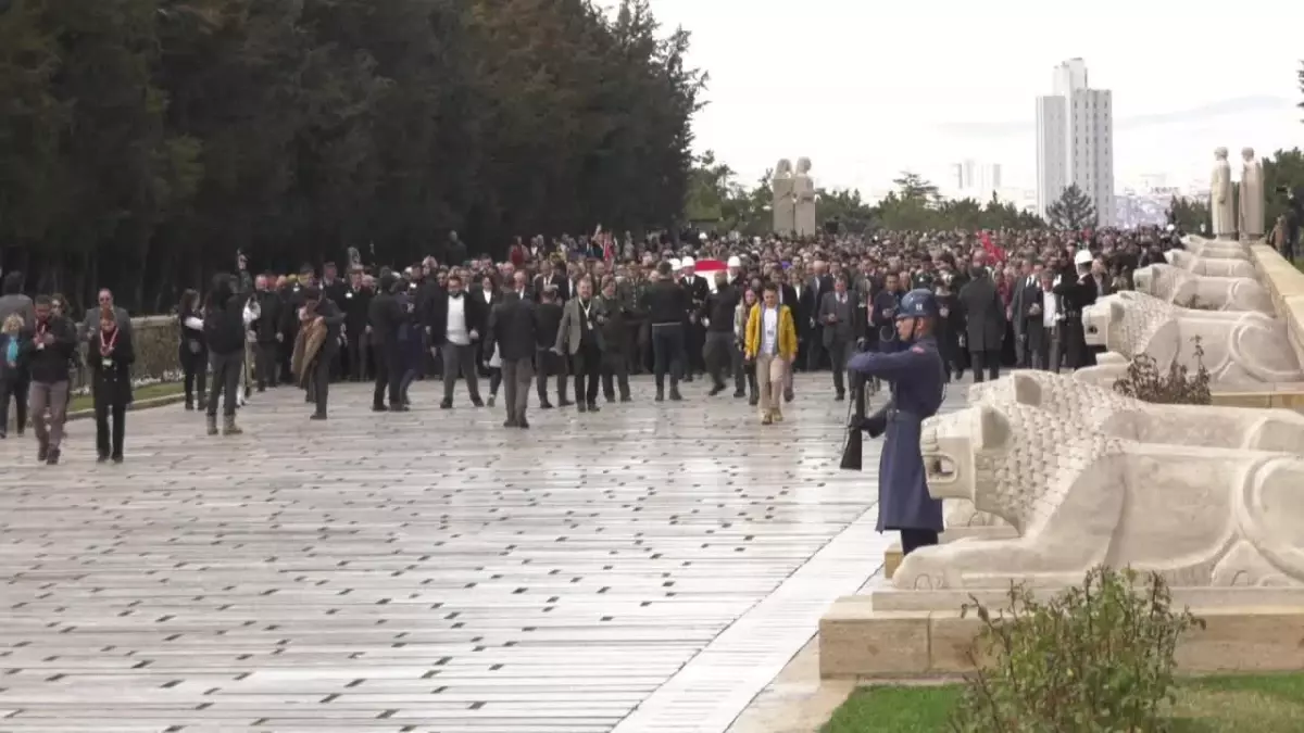 Akşener, kadınlarla Anıtkabir\'i ziyaret etti