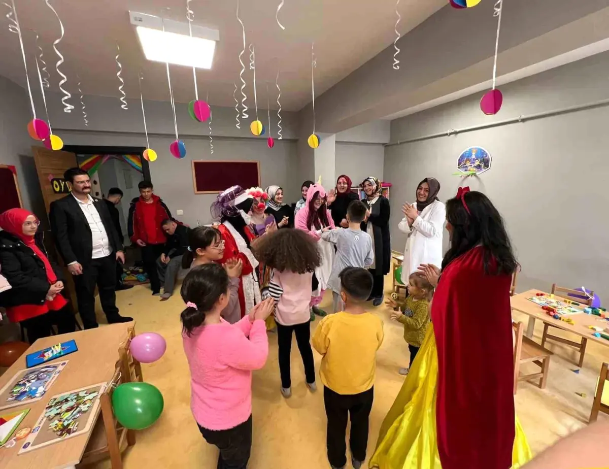 Erzurum\'da akademisyen ve öğrenciler, depremzede çocuklar için oyun odası oluşturdu