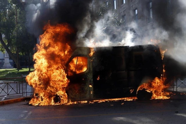 Atina'da 50 bin kişi tren kazasını protesto etti