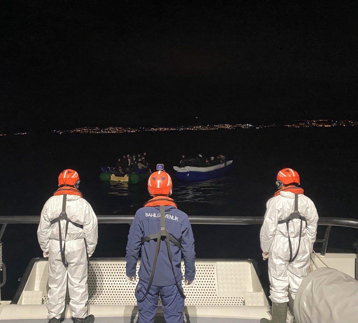 Aydın açıklarında 35 düzensiz göçmen kurtarıldı, 33\'ü yakalandı