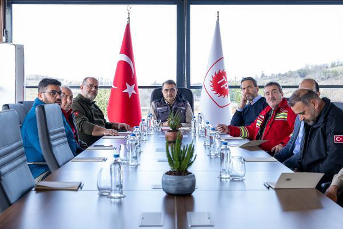 Bakan Dönmez, Filyos Doğal Gaz İşleme Tesisi\'nde incelemelerde bulundu