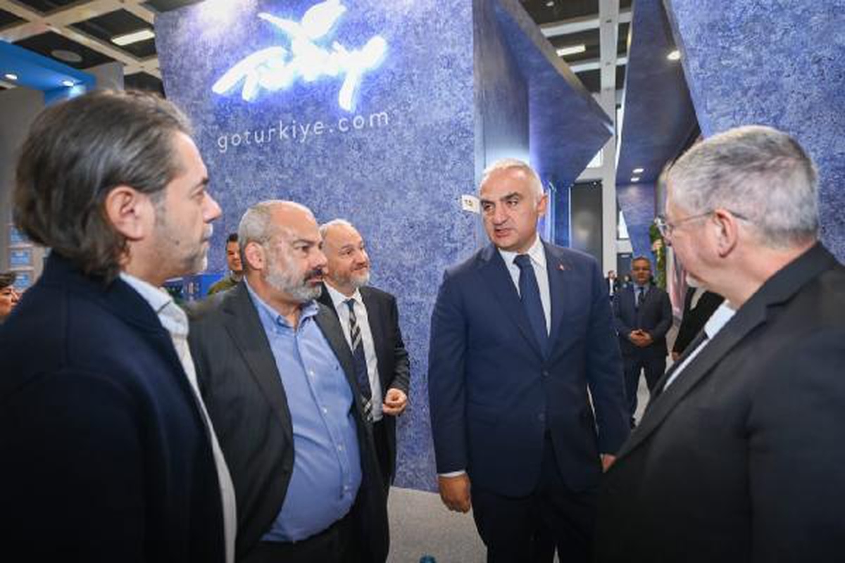 Bakan Ersoy, ITB Berlin Turizm Fuarı\'nı ziyaret etti