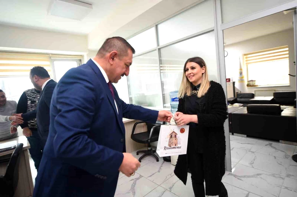 Başkan Vidinlioğlu, çalışan kadın personellerin Dünya Kadınlar Günü\'nü kutladı