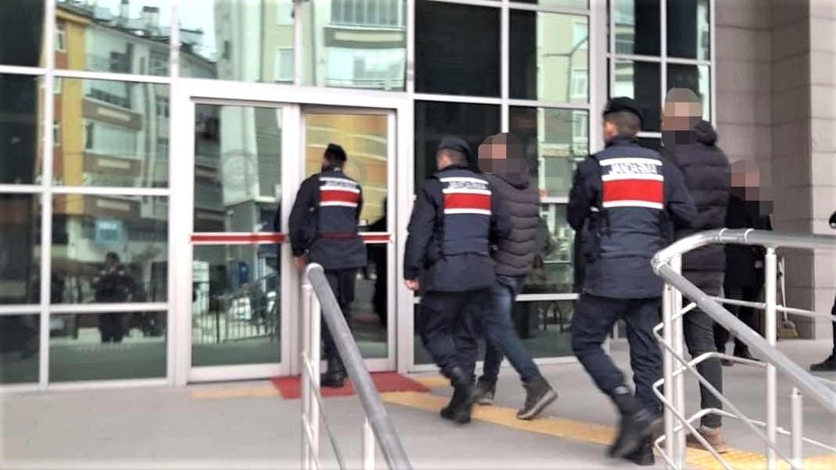 Boyabat\'ta evden su motoru çalan 2 şahıs tutuklandı