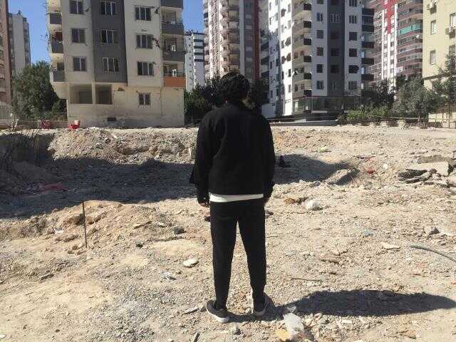 Deprem günü nöbet değiştiren sağlık çalışanı hayatta kaldı, ailesi yok oldu Deprem günü nöbet değiştiren sağlık çalışanı hayatta kaldı, ailesi yok oldu