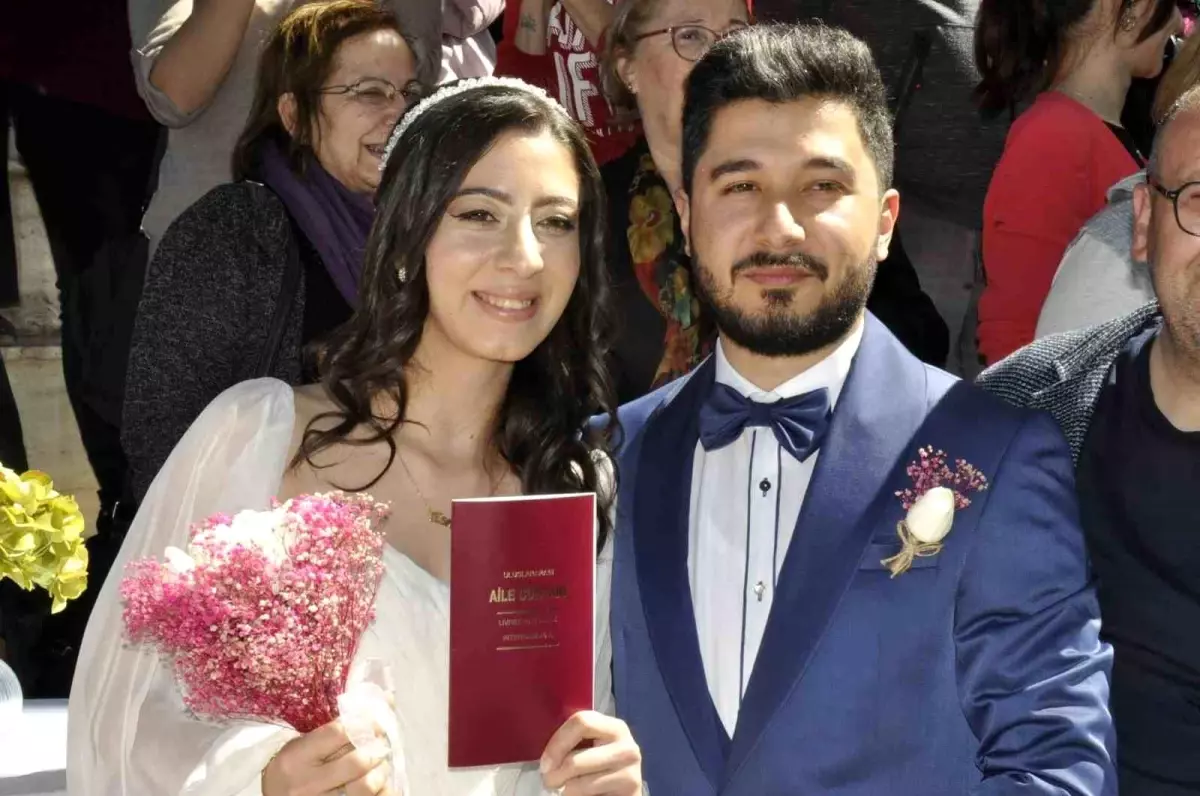 Depremzede çift Fethiye\'de evlendi