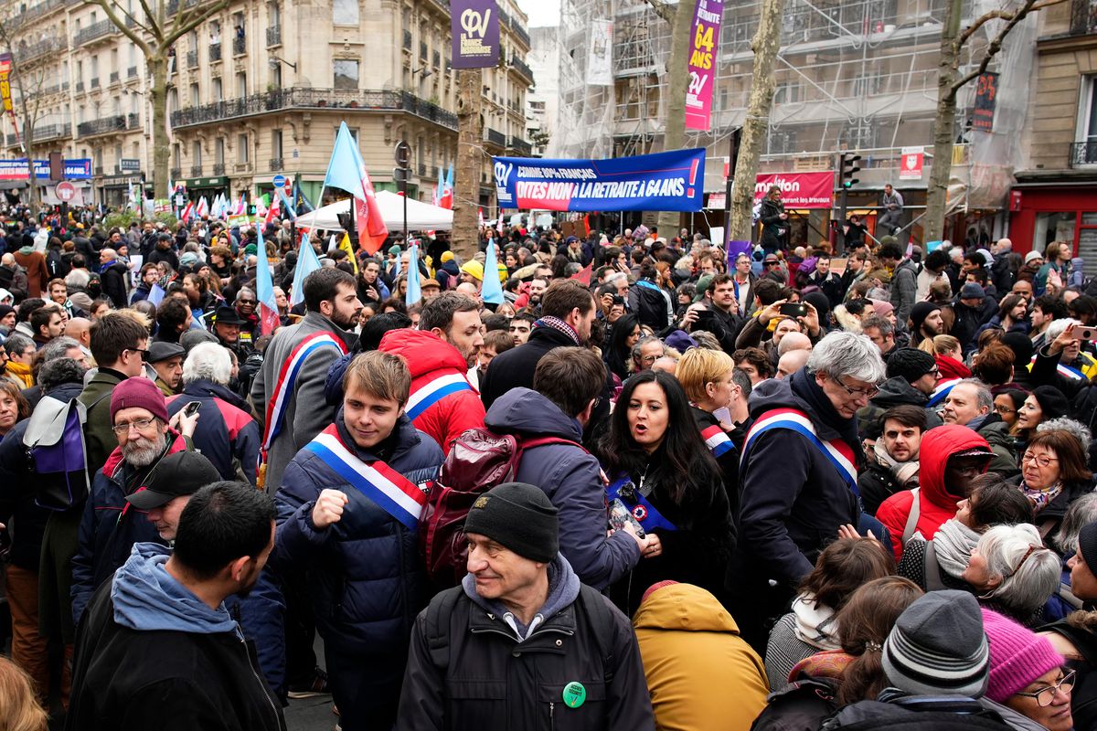 Fransa\'da Emeklilik Reform Planı Protesto Edildi