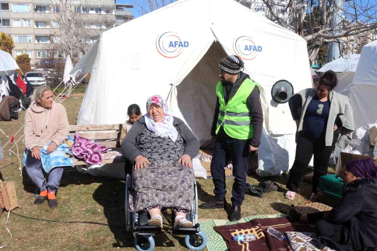 Gaziantep\'te engelli depremzedelere medikal malzeme desteği
