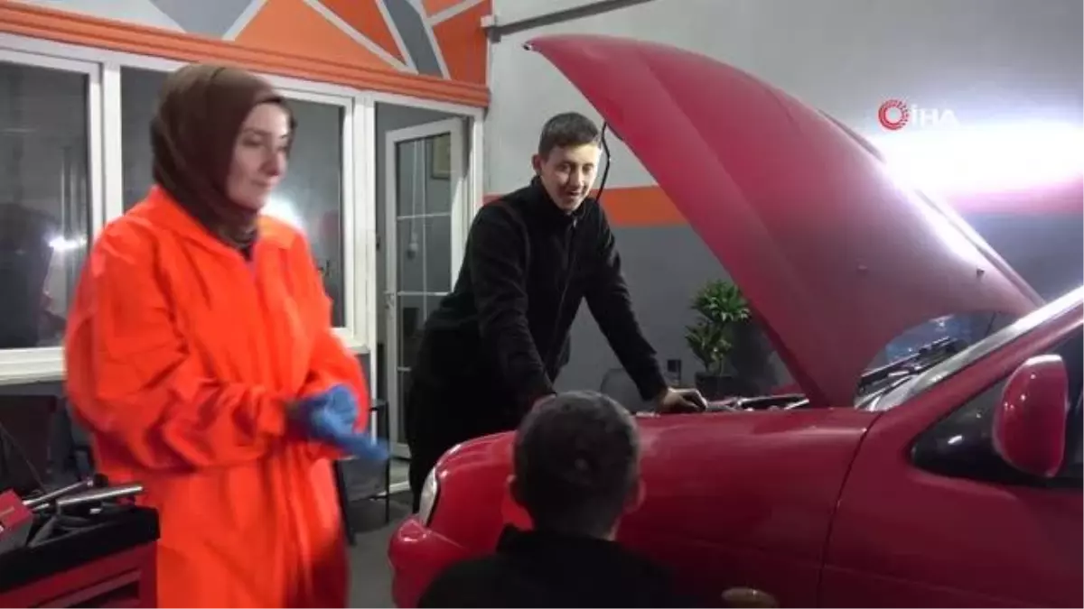 Hemcinsleri çiçek isterken, o balata istiyor