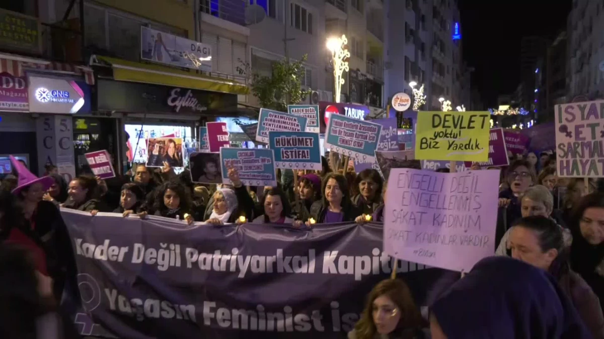 Kadınlar 8 Mart\'ta İzmir\'de de Gece Yürüyüşü Yaptı Hükümeti Protesto Etti