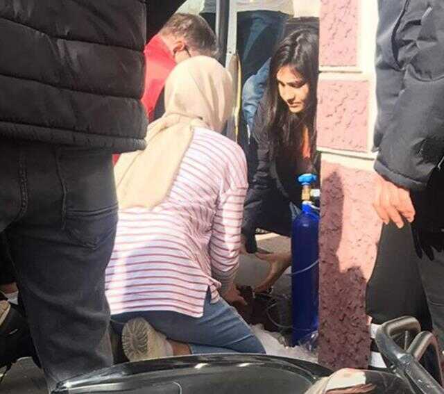 Kalp krizi geçiren taksicinin o anları güvenlik kamerasına yansıdı Kalp krizi geçiren taksicinin o anları güvenlik kamerasına yansıdı