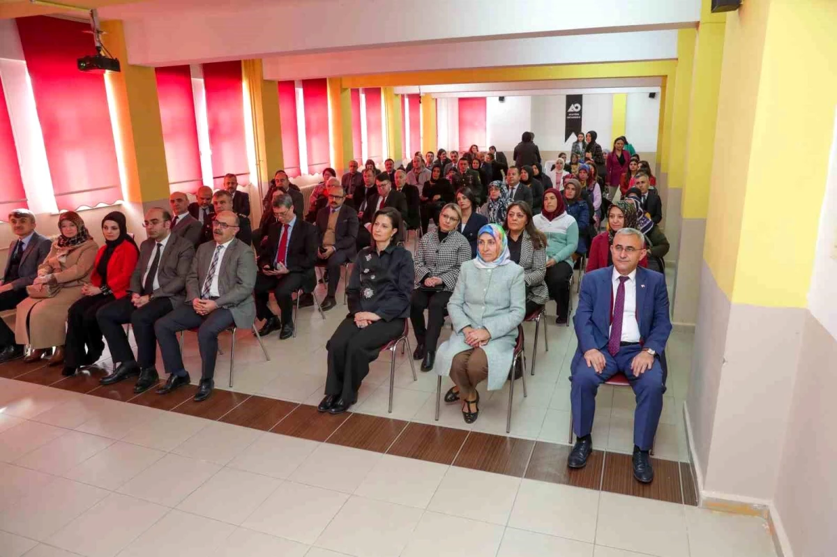 Kütahya\'da depremzede kadınlara yönelik konferans