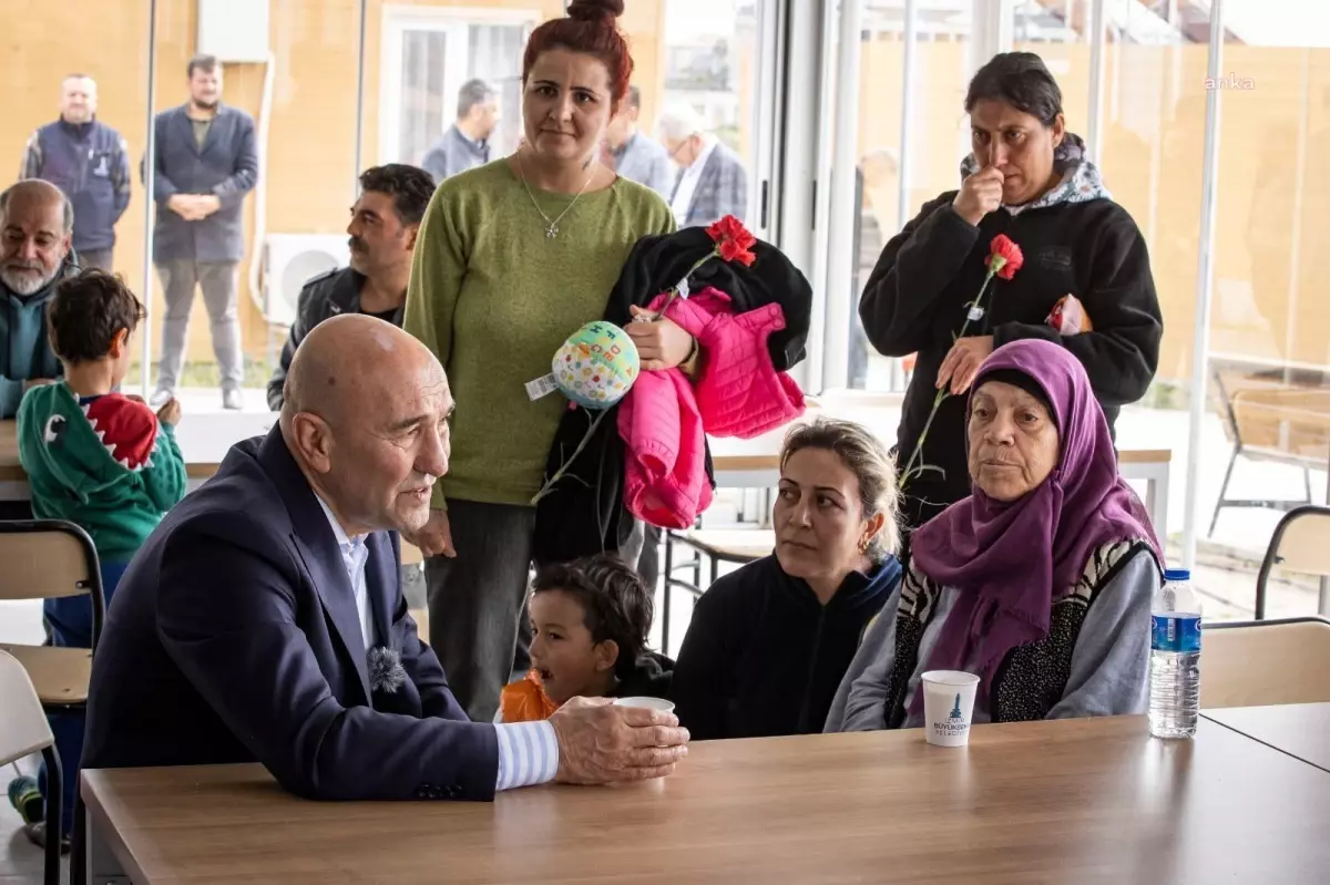 Özdere\'de Depremzedelerin Kullanımına Sunulan Tesisi Ziyaret Eden Tunç Soyer: "Tek Dileğimiz Vatandaşlarımızın Dertlerine Derman Olmak"