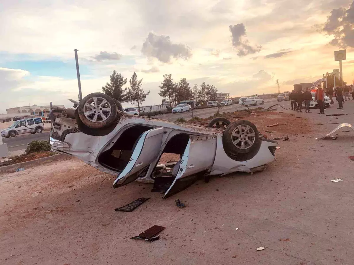 Şanlıurfa\'da iki otomobil çarpıştı: 3\'ü ağır 5 yaralı