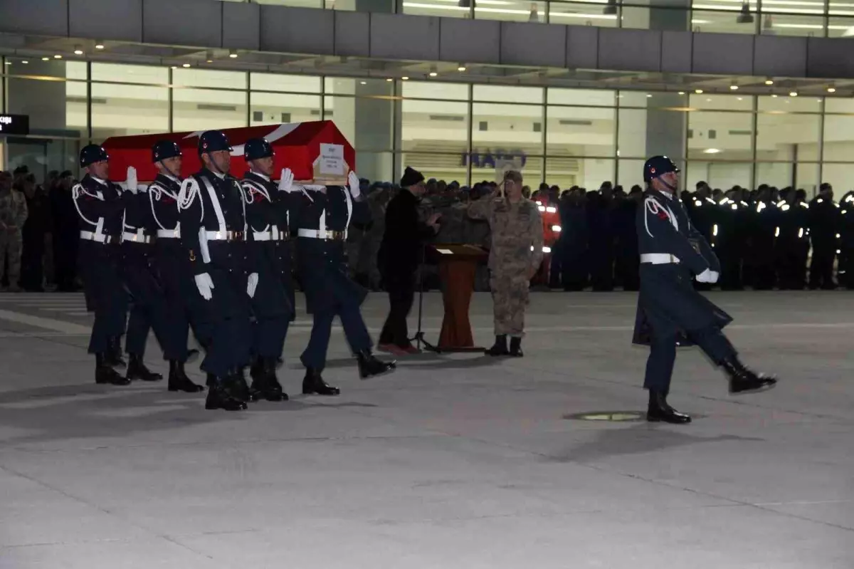 Şehit Adalıoğlu\'nun naaşı Kahramanmaraş\'tan Ankara\'ya uğurlandı