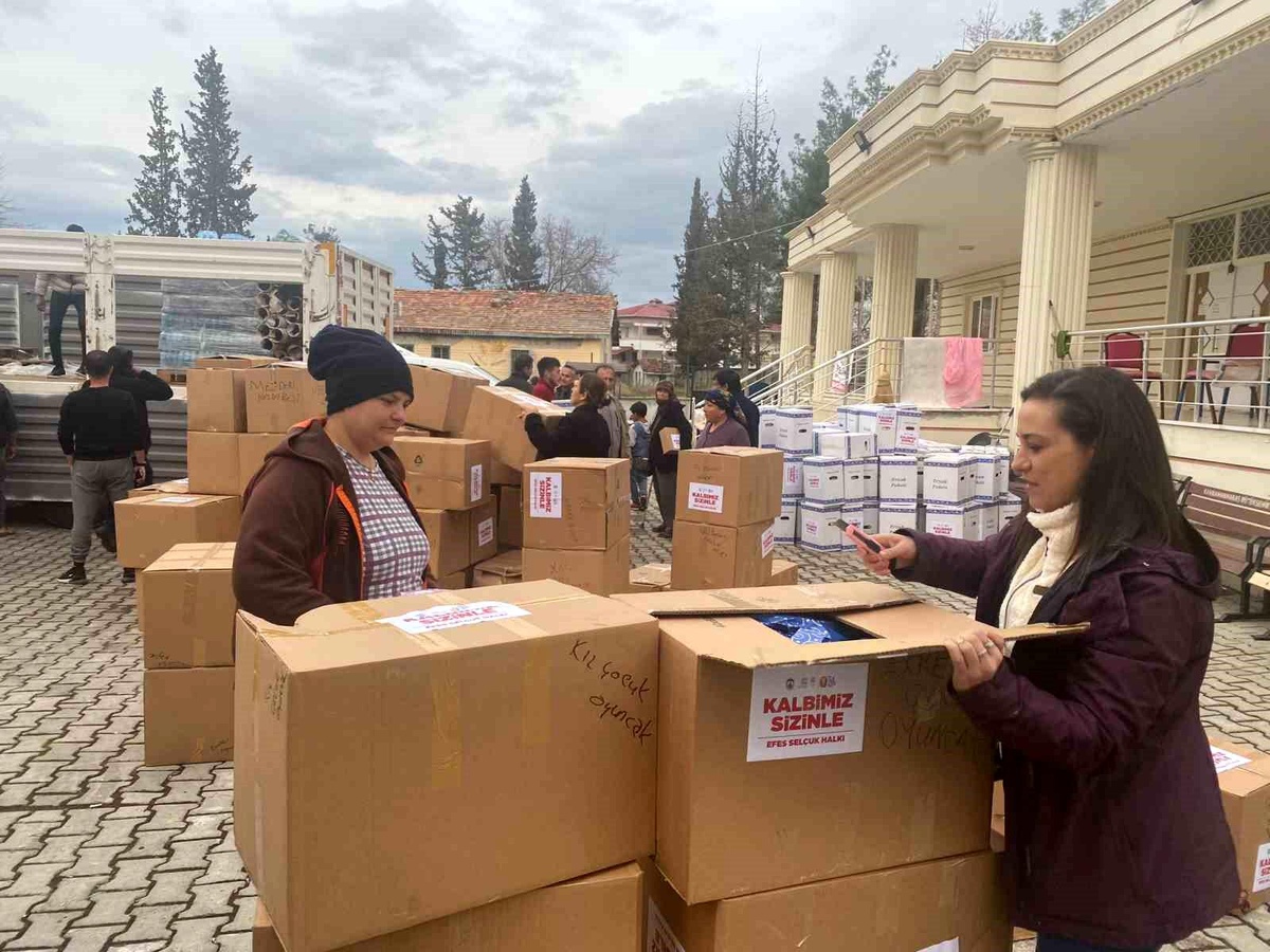Selçuk\'tan deprem bölgesine kadın dayanışması