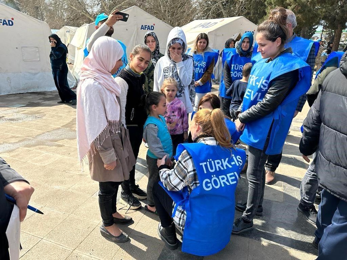 Türk-İş Kadın Heyeti deprem bölgesinde