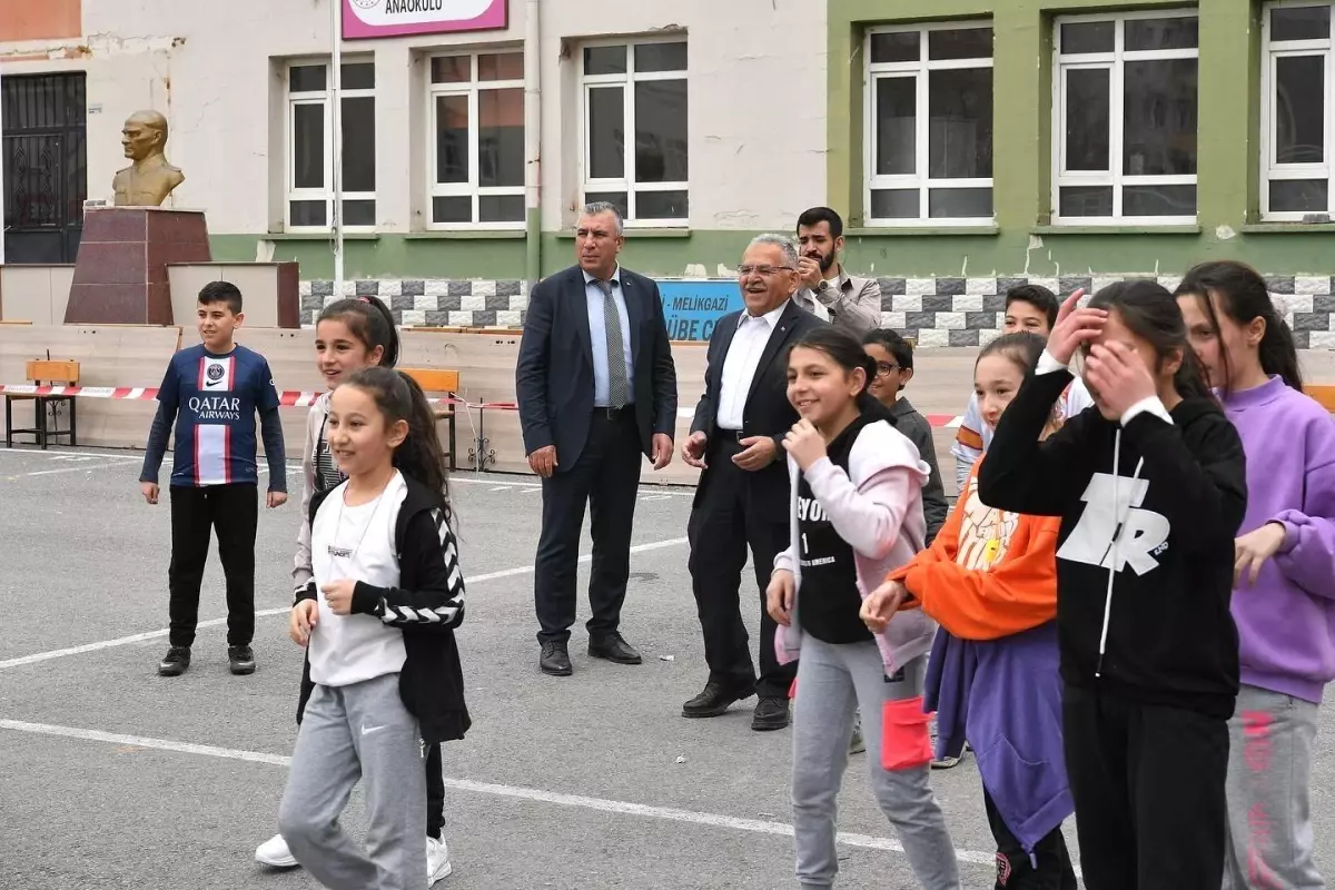 Vali Çiçek ile Başkan Büyükkılıç esnafı ziyaret etti