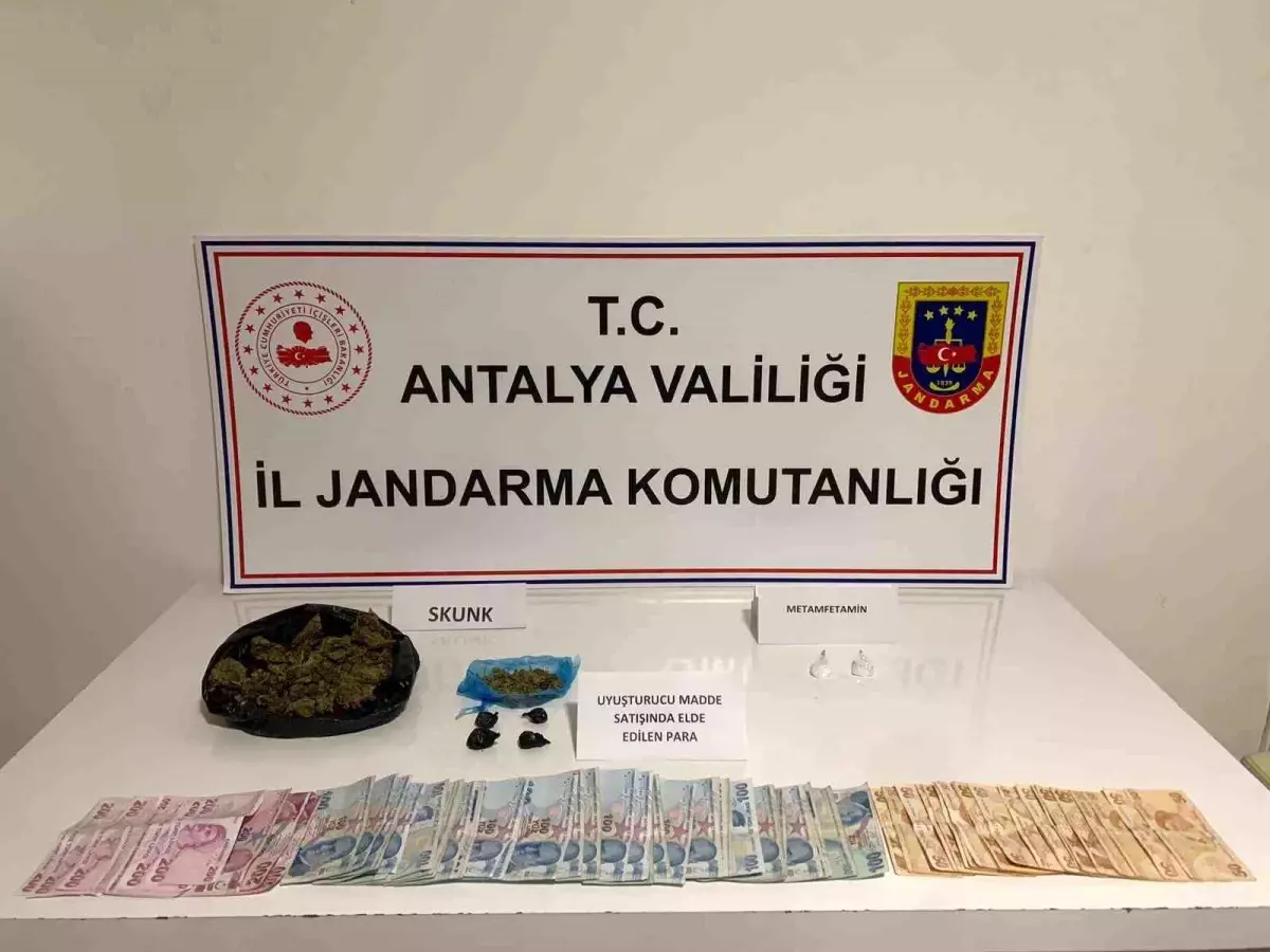 Alanya\'da jandarmadan uyuşturucu operasyonu: 3 gözaltı