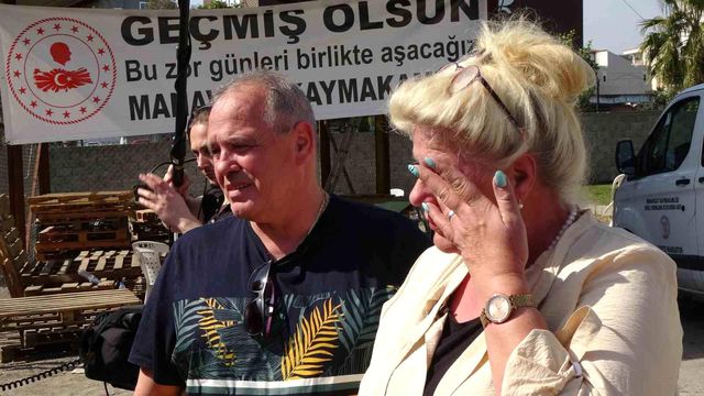 Depremzedelere yardım getiren Alman televizyon yıldızı Silvia Wollny, gözyaşlarına hakim olamadı Depremzedelere yardım getiren Alman televizyon yıldızı Silvia Wollny, gözyaşlarına hakim olamadı