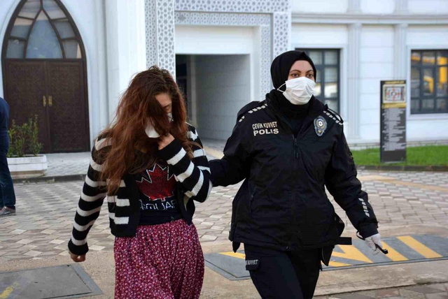 'Altın Kızlar' çetesine büyük operasyon! Evleri öyle bir yöntemle soymuşlar ki ev sahipleri günler sonra fark etmiş 'Altın Kızlar' çetesine büyük operasyon! Evleri öyle bir yöntemle soymuşlar ki ev sahipleri günler sonra fark etmiş