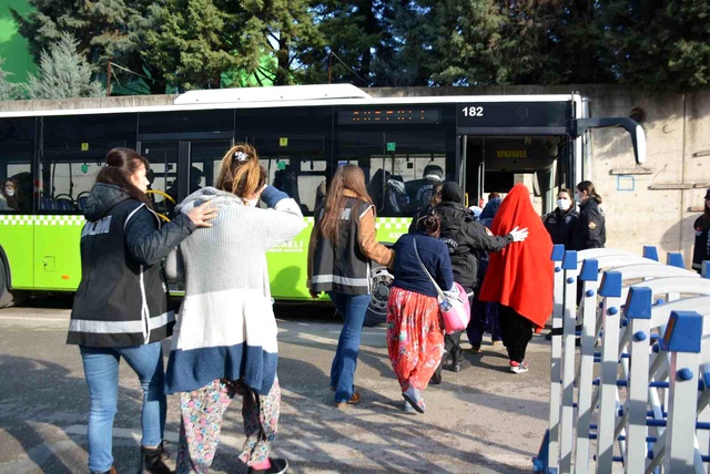 'Altın Kızlar' çetesine büyük operasyon! Evleri öyle bir yöntemle soymuşlar ki ev sahipleri günler sonra fark etmiş 'Altın Kızlar' çetesine büyük operasyon! Evleri öyle bir yöntemle soymuşlar ki ev sahipleri günler sonra fark etmiş