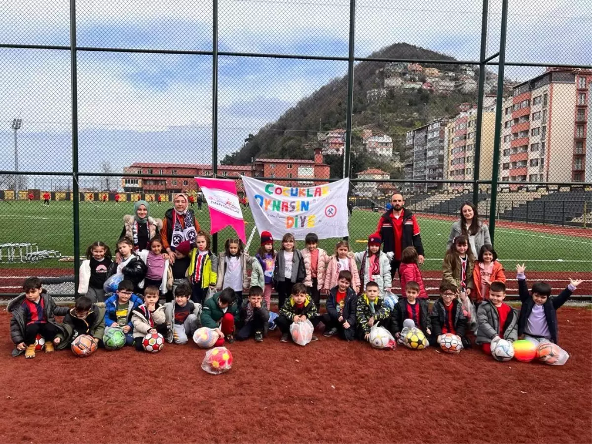 Anaokulu öğrencileri deprem bölgesine eşya gönderdi