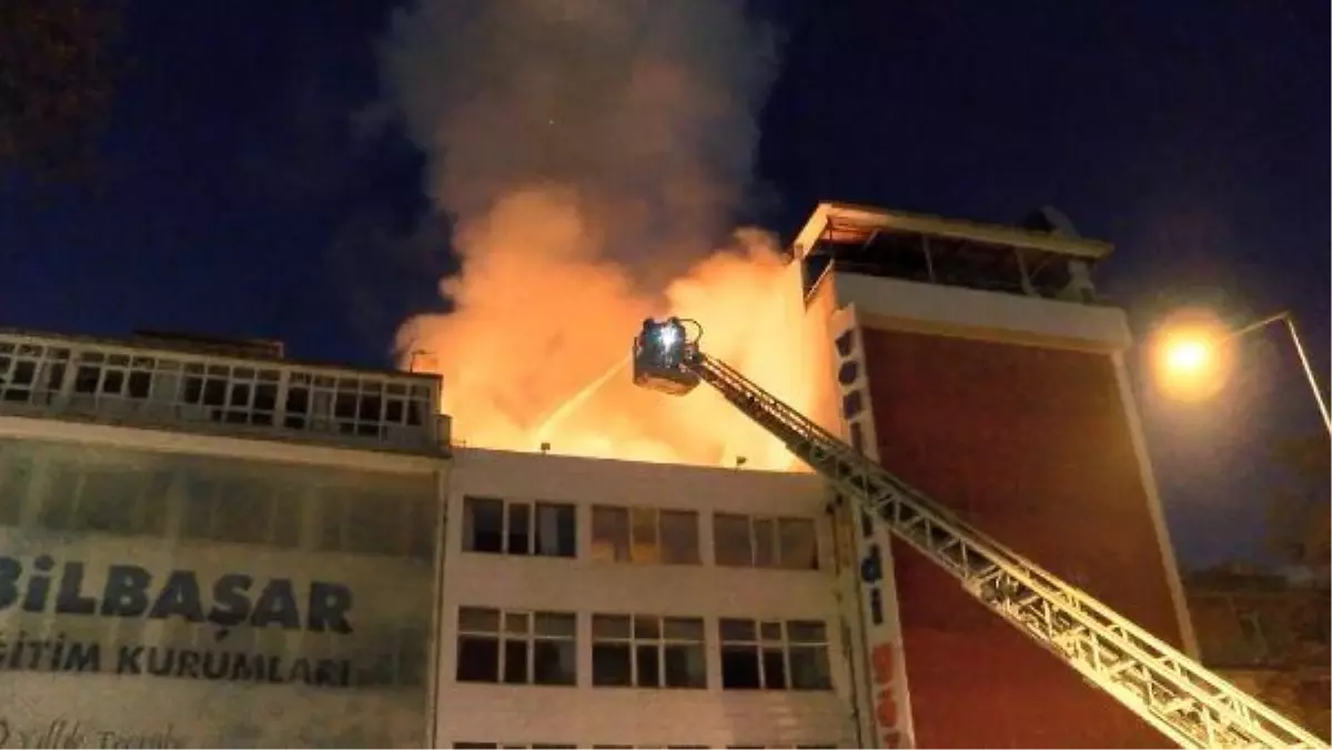 Ankara\'da özel okul çatısında yangın
