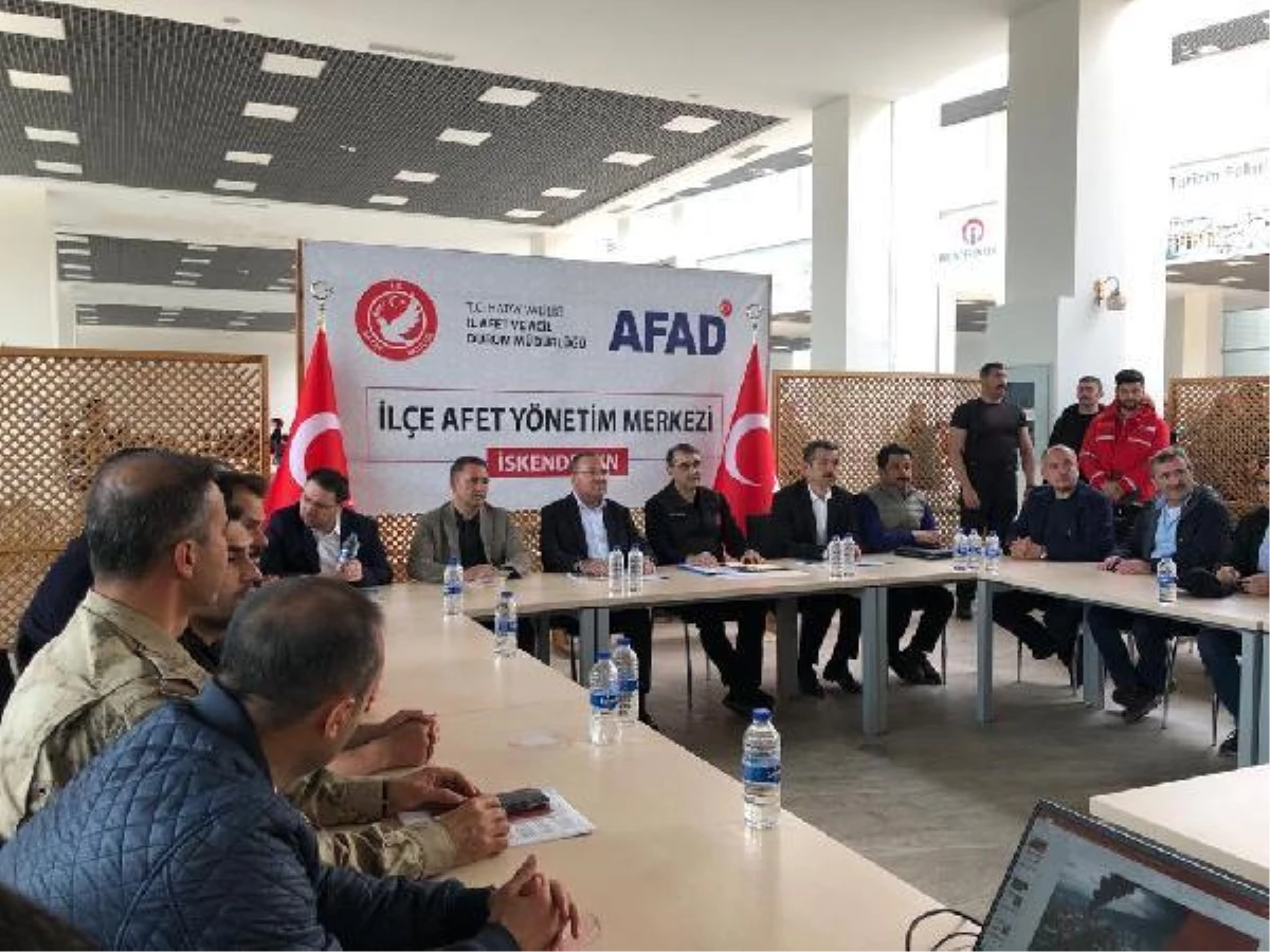 BAKAN BOZDAĞ, İSKENDERUN\'DA AFAD KRİZ MERKEZİ\'Nİ ZİYARET ETTİ