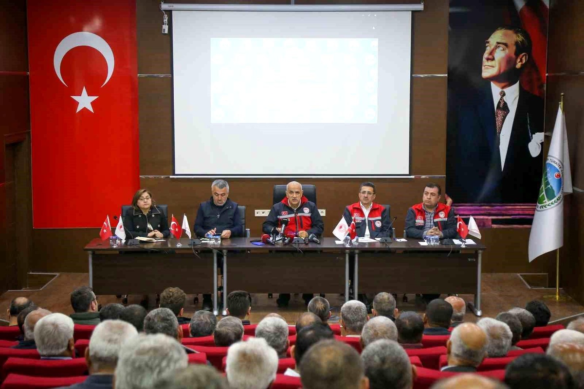 Bakan Kirişci: "Nurdağı ve İslahiye\'nin en büyük şansı: Gaziantep Büyükşehir Belediyesi"