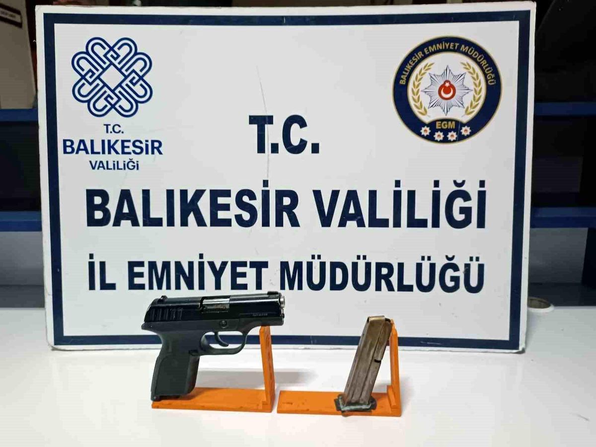 Balıkesir'de polis 50 aranan şahsı yakaladı