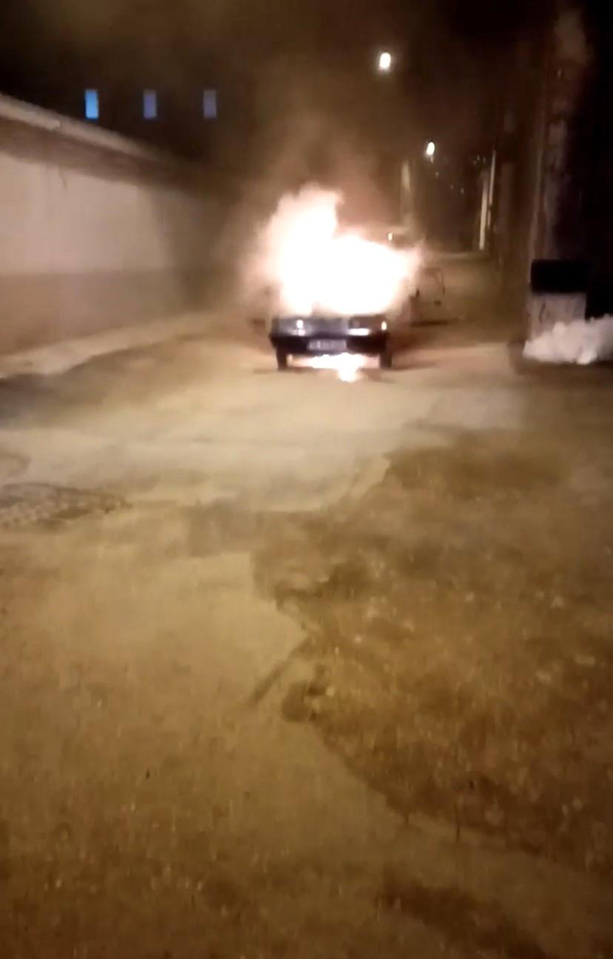 Bursa\'da seyir halindeki otomobil, alev alev yanarak kül oldu