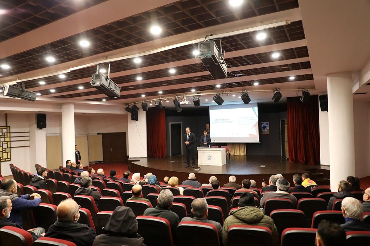 Çiftçilere Aronya yetiştirme semineri verildi