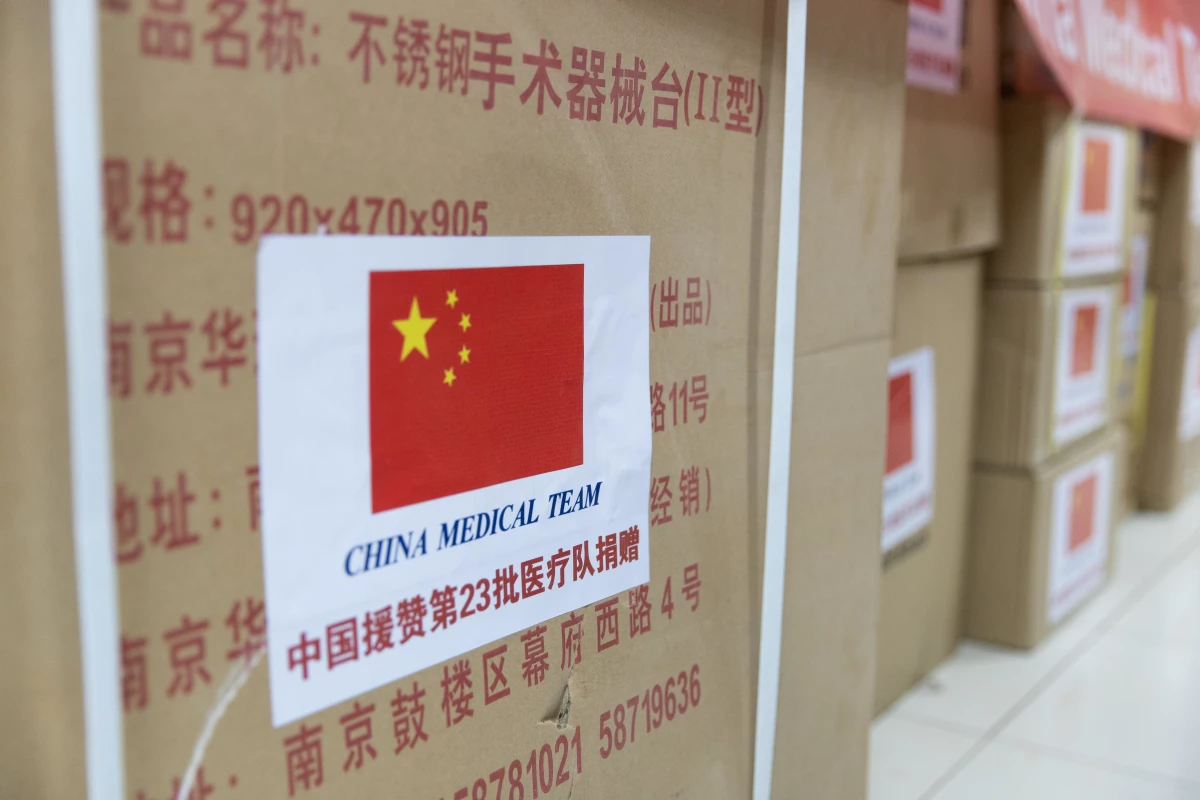 Çin Sağlık Ekibi Zambiya\'nın Devlet Hastanesine Tıbbi Malzeme Temin Etti