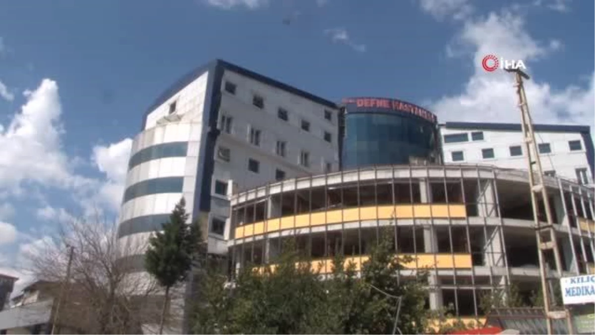 Depremde ağır hasar alan Özel Defne Hastanesi böyle görüntülendi