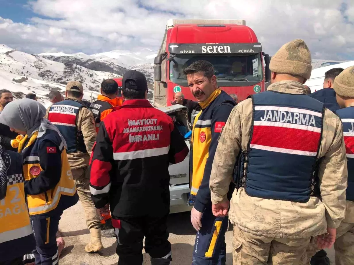 Depremzede aile kaza geçirdi: 1 ölü, 5 yaralı