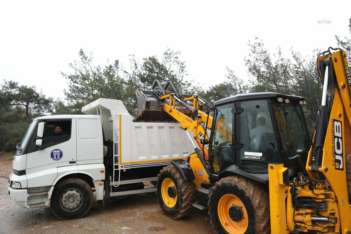 Didim Belediyesi\'nden Fevzipaşa Mahallesi\'nde Moloz Temizleme Çalışması