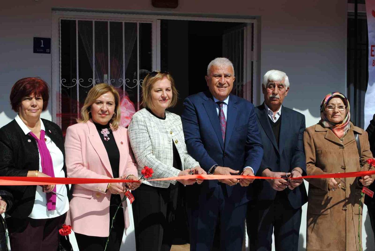 Efeler'de 5'inci Hanımevi düzenlenen tören ile kapılarını açtı